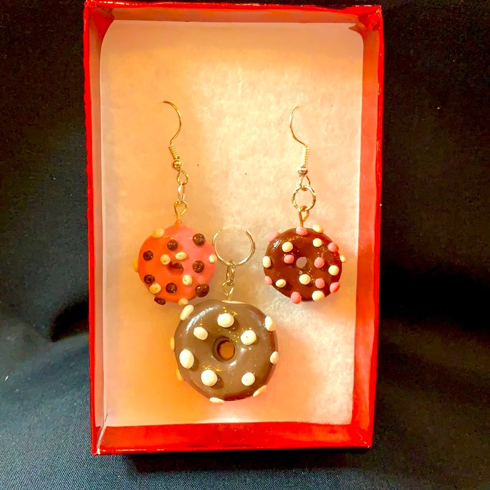 Hand made clay donut 🍩 earrings and pendent! 🍩💕